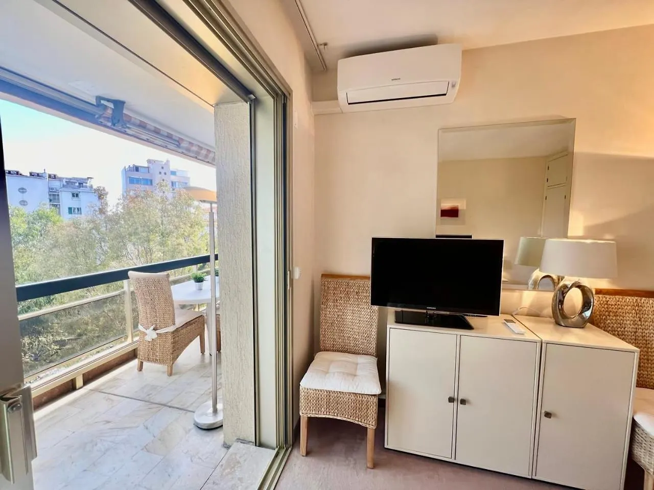 B038 Spacieux Appartement Proche Croisette Parking Cannes Apartment